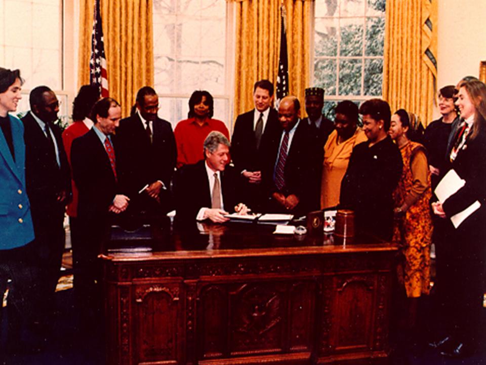 37-President-Clinton-EJ-Executive-Order-White-House-Oval-Office-Washington-DC-1994.jpg